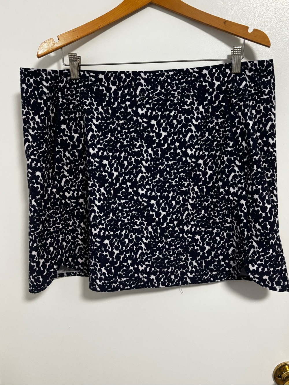 Navy and White Vineyard Vines Performance Skirt